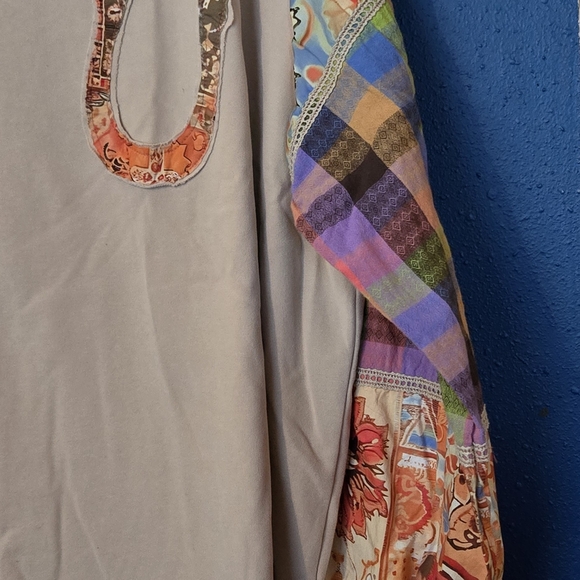 Easel Beige and Pink Stitch Detail Top - Picture 2 of 8